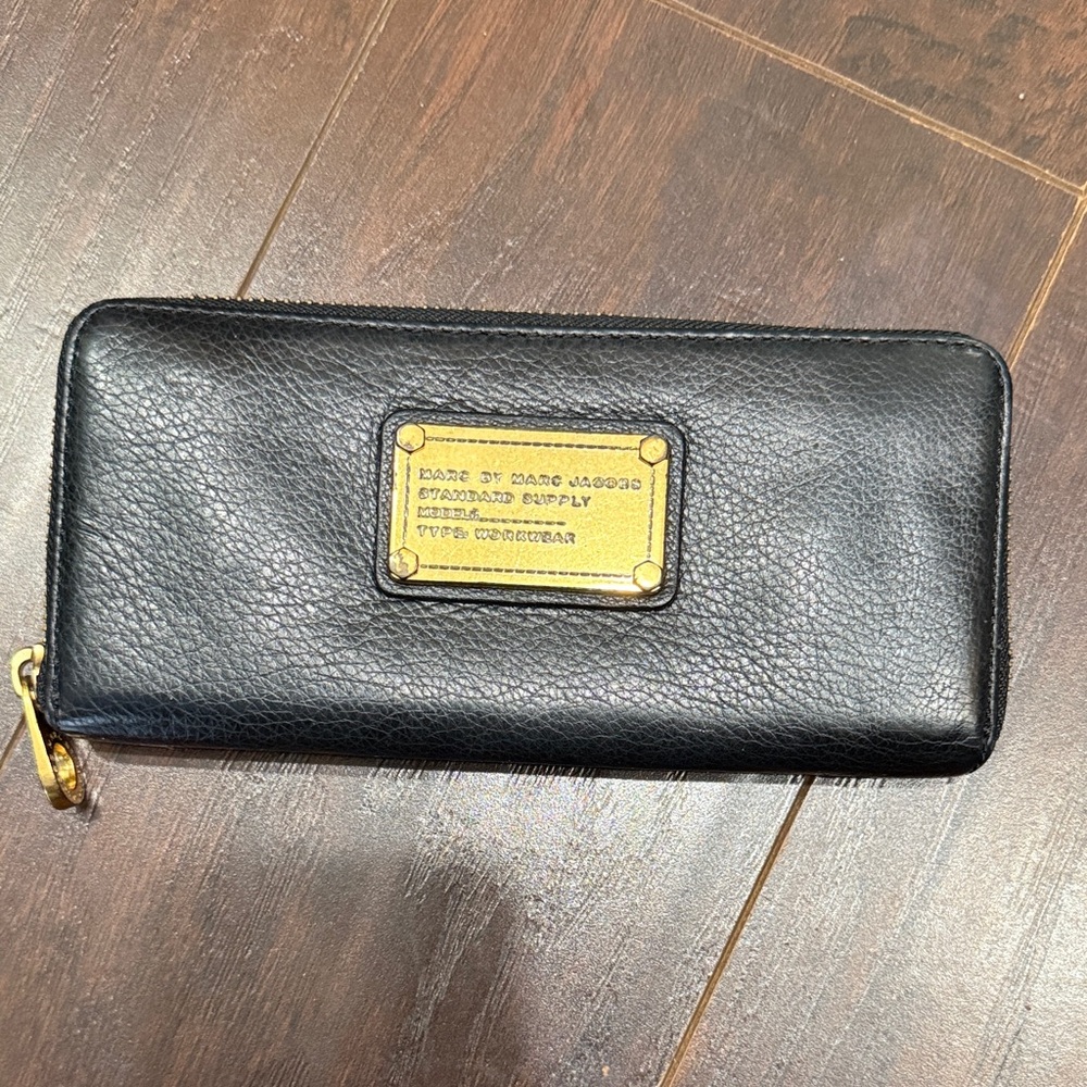 Marc Jacobs Black Leather Zip Wallet
